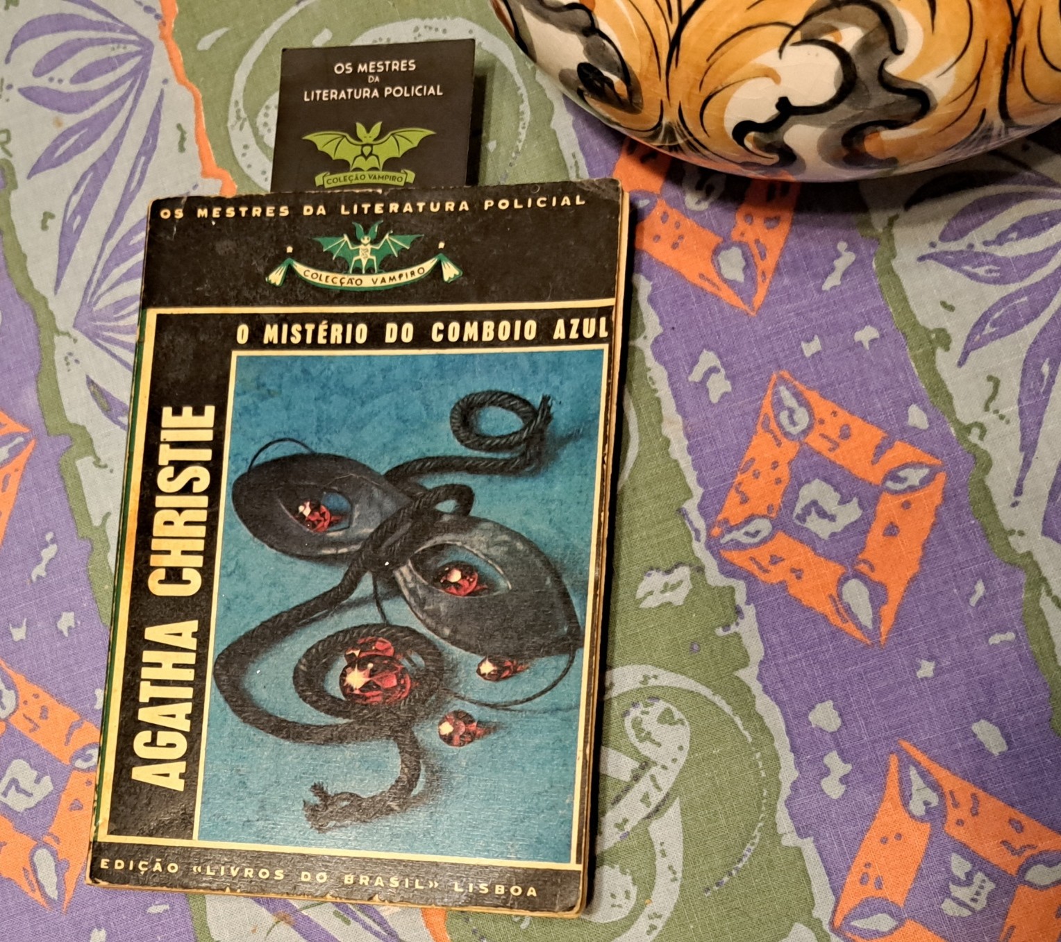 The first Portuguese edition of Agatha Christie's "The Mystery of the Blue Train"