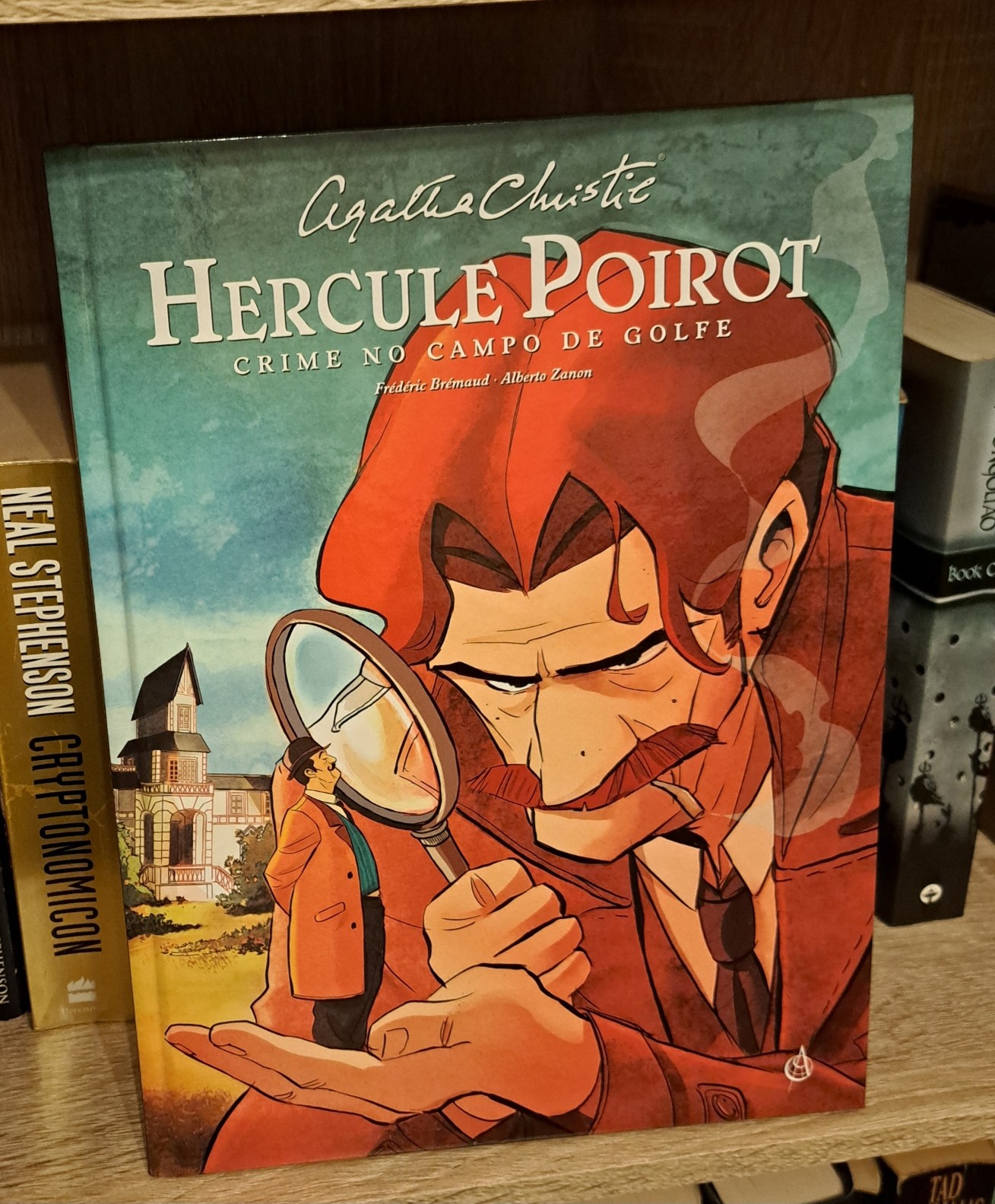 In the cover we can see that the title is "Crime no campo de golfe", as this is the Portuguese edition on this comics adaptation
