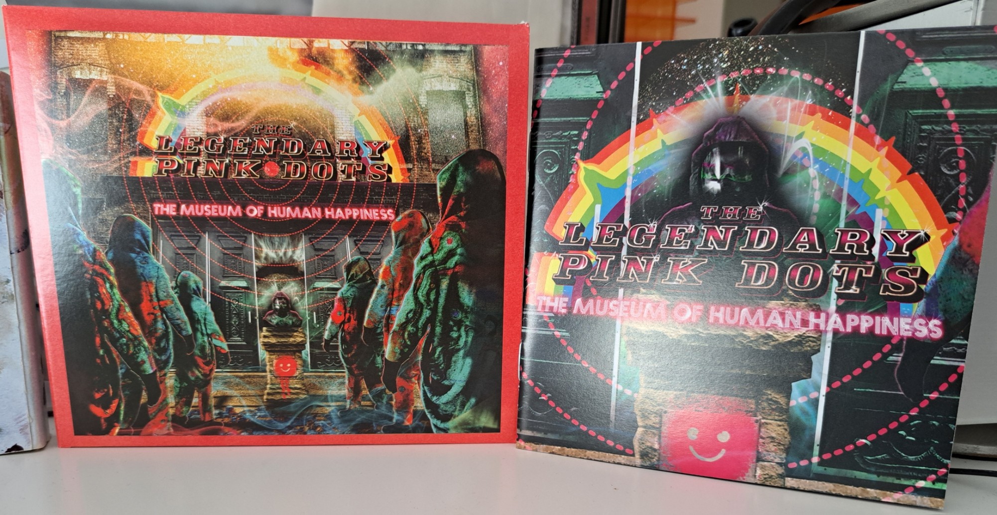 The psychedelic cover of The Legendary Pink Dots&rsquo; &ldquo;The Museum of Human Happiness&rdquo;, CD edition: cover and inner.